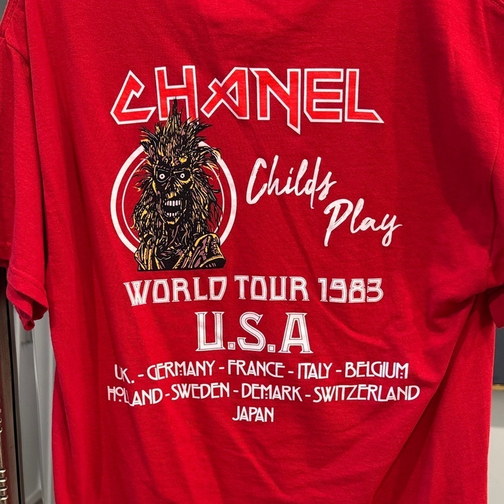 CHANEL Red Graphic Tour T-Shirt - Picture 4 of 5